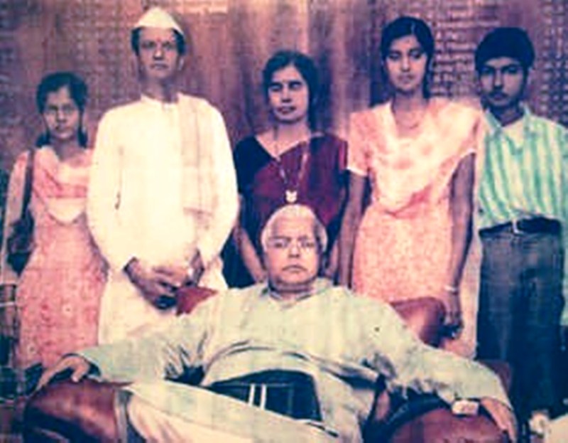 लालू यादव के बेटे की हुई सगाई, उनके मित्र ने दिया आर्शीवाद