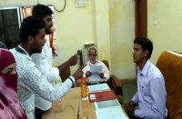 छात्रा ने कहा कि इससे पहले भी शरीर को छूने व अभद्र व्यवहार की हुई थी घटना