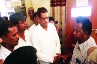 प्रभारी सीईओ ऋषा ठाकुर ने अधिवक्ता संघ के सदस्यों को गंवार कहते हुए बाहर का रास्ता दिखा दिया