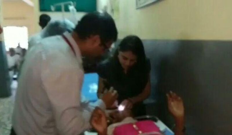 Chilly powder pore in eyes of girl in alwar