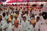 ब्रह्मधाम तीर्थ पर आयोजित पुष्पांजलि कार्यक्रम में मौजूद श्रद्धालु