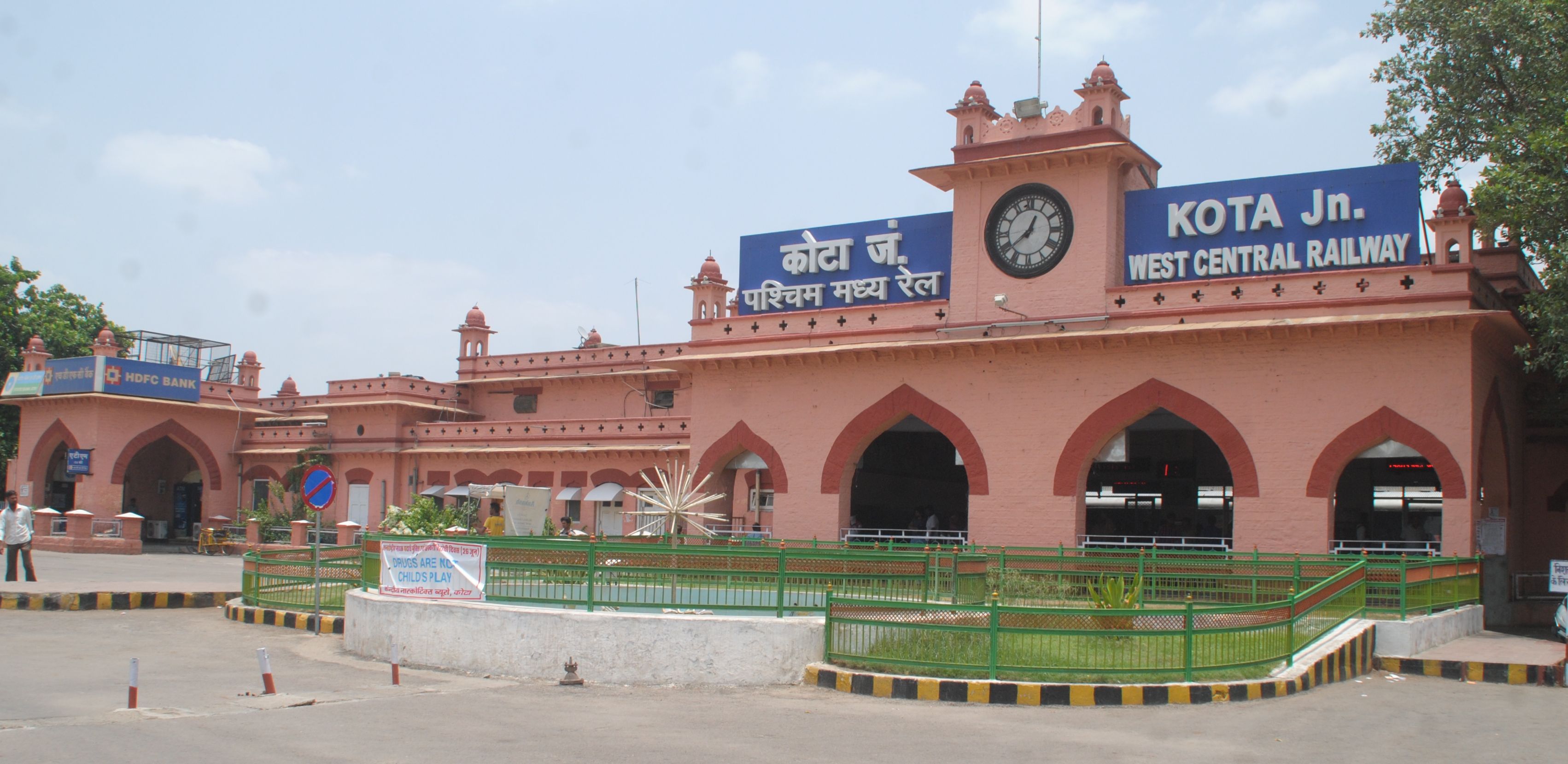 कोटा : एक लाख रेल यात्री 18 दिनों तक झेलेंगे परेशानी…