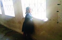 घर में कई बार दोनों टाइम खाना भी नहीं बन पाता