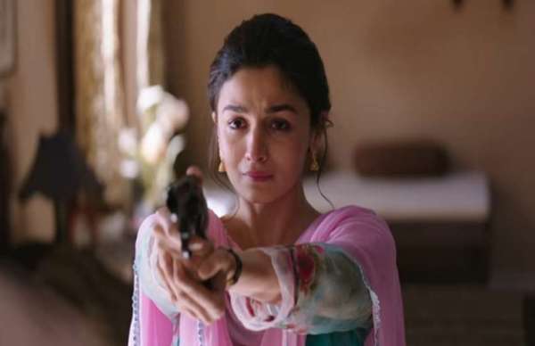 WHAT! 'RAAZI'  के लिए घंटो तक इस काम की TRAINING लेती रहती थी आलिया