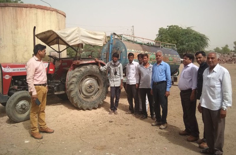 अधिकारी व जनप्रतिनिधि।