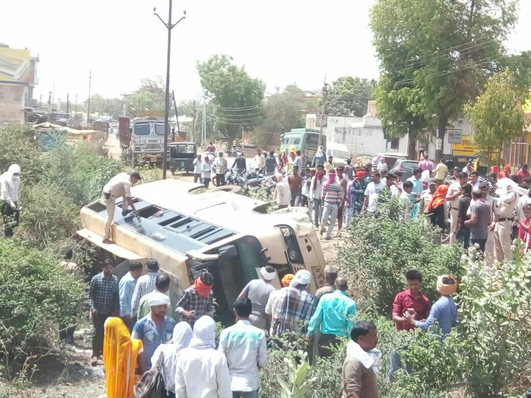 Big news- passenger bus reverses, big accident news in shahdol