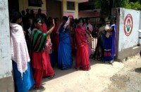 मांगे पूरी होने पर आंबा कार्यकर्ता व सहायिकाओं ने निकाला विजय जुलूस, खूब उड़े अबीर गुलाल