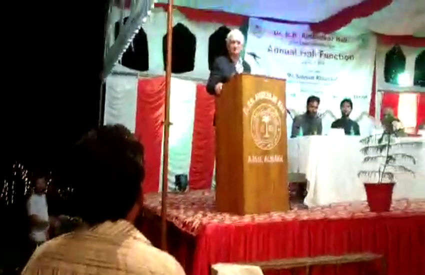अलीगढ मुस्लिम यूनिवर्सिटी में सलमान खुर्शीद के बयान कांग्रेस के दामन पर मुस्लिमों के खून के धब्बे से पार्टी मुसीबत में