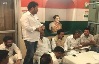  बैठक को सम्बोधित 