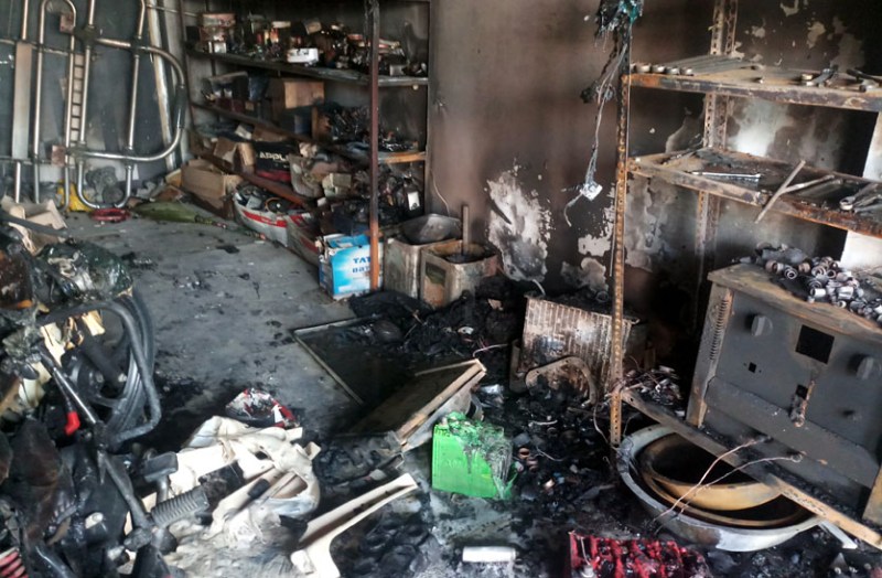 दुकान में लगी आग