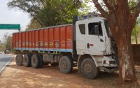 Truck collided from tree