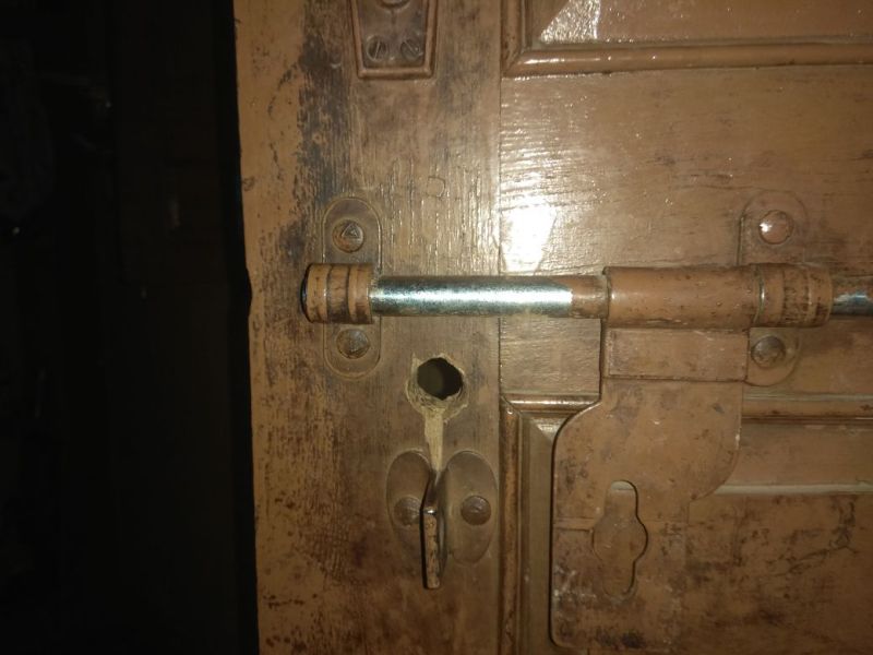 diamond ring and 15 lakh precious jewels were stolen in khandwa