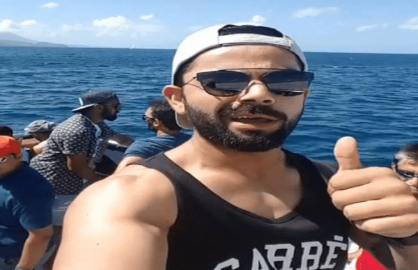 अनुष्का ने बिना बोले किया प्यार का इजहार, पहनी विराट जैसी टीशर्ट