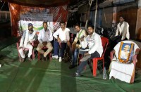 पीआईएल के सामने व्हीलचेयर पर बैठ लड़ रहा मजदूरों के हित की लड़ाई