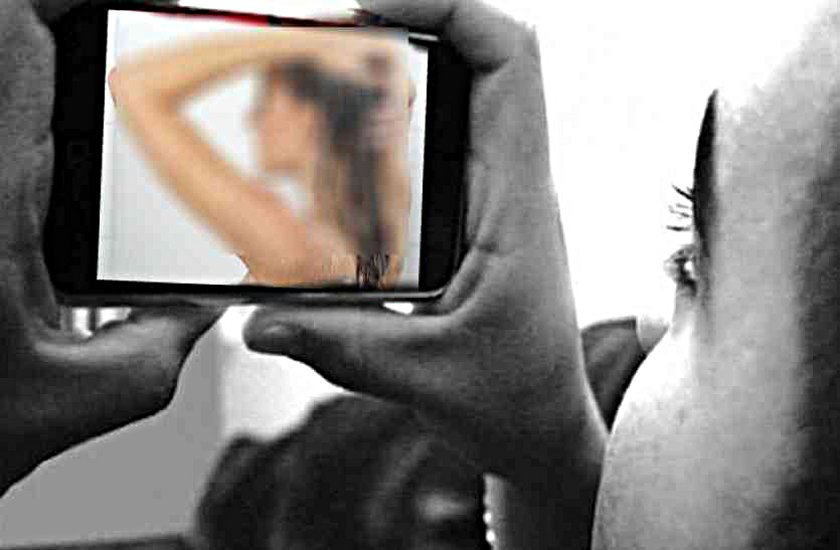 porn sites making Young people Gothic,Porn sites making gesture to the youth,ban on porn sites,Jabalpur,mp govt,digitalisation,Centre Digital India,digital india,cyber crime,state cyber crime ,crime,jabalpur police,