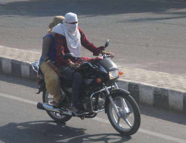 शिक्षा नगरी में पारा आसमान चढ़ा