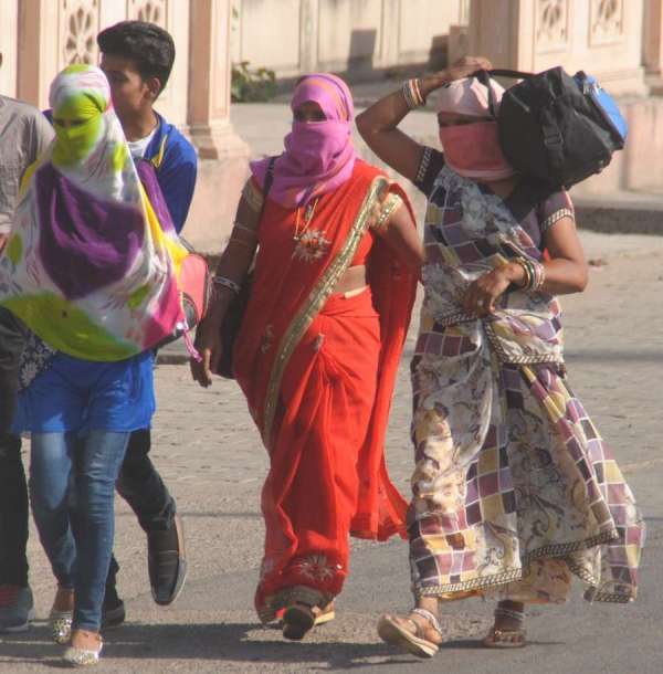 शिक्षा नगरी में पारा आसमान चढ़ा