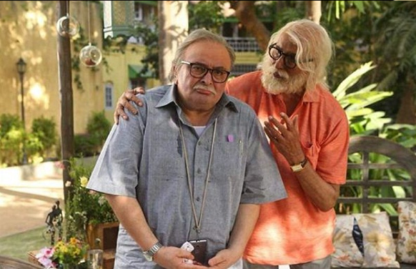 अमिताभ की फिल्म देखने पहुंची रेखा, इस लुक में आईं नजर