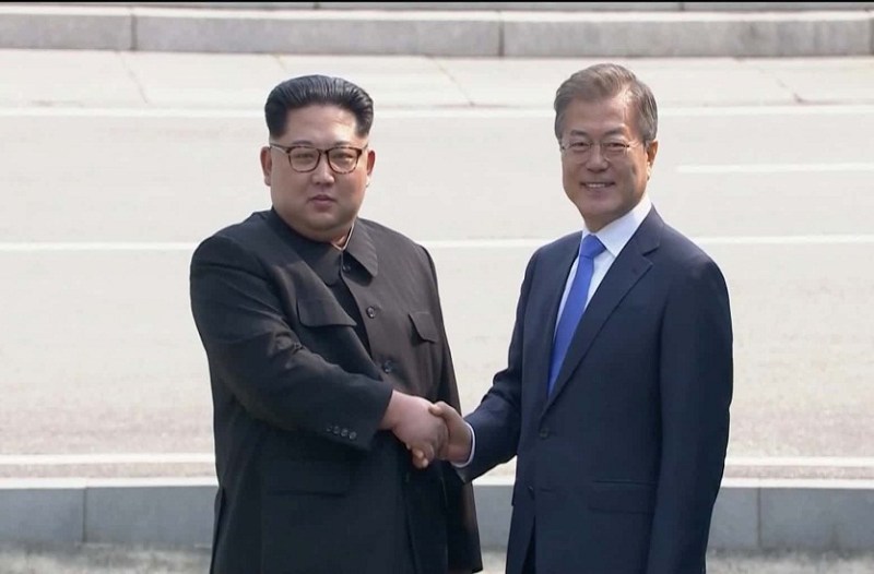 kim jong and Moon Jae