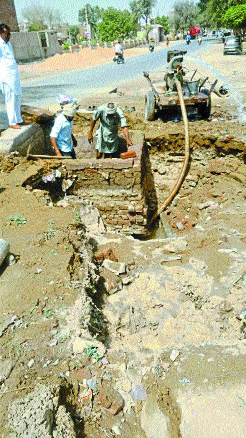 water pipe line broken