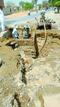 water pipe line broken 