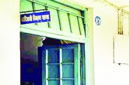 95 शिक्षक स्कूलों में बच्चों को पढ़ाने के बजाए छात्रावास व आश्रमों में बच्चों के देख-रेख में लगे