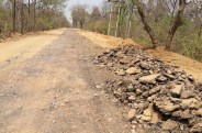 निर्देश के बाद भी पुरानी का डामर बेस नहीं हटाया जा रहा