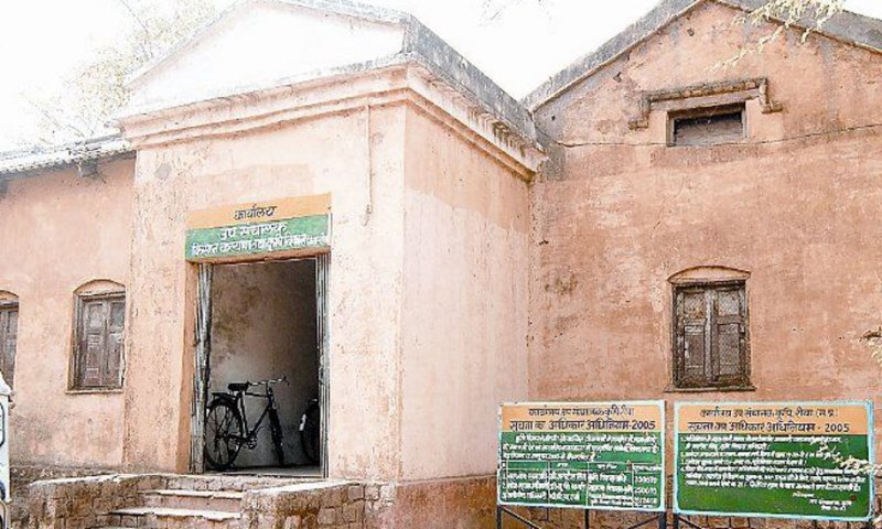 Farmer receive a grant of Rs. 4000 in the Halder Yojana of Agriculture