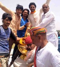 मंत्री ने लिया संतों का आशीर्वाद प्राण प्रतिष्ठा कार्यक्रम में शनिवार को उच्च शिक्षा मंत्री किरण माहेश्वरी ने भी पहुंचकर संतो का आशीर्वाद लिया। मंत्री माहेश्वरी ने यज्ञ शाला में पहुंच हवन में भी आहुतियंा दी व मंदिर परिसर में पहुंच दर्शन भी किए। उन्होंने महंत रामदास, डॅा. बलरामदास से मंदिर में निर्माण तथा विकास के कार्यों की जानकारी ली।  संतो की विदाई आज प्रतिष्ठा महोत्सव के तहत रविवार को संतों व मंहतों की विदाई का कार्यक्रम होगा।