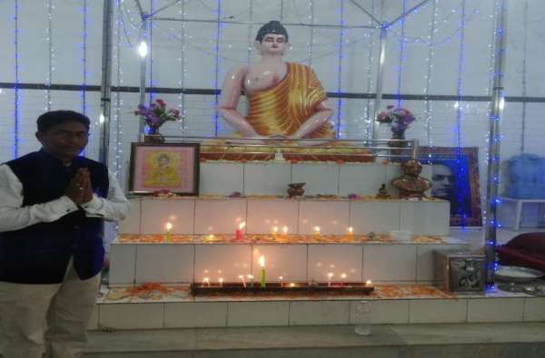 महात्मा बुद्ध के बताए मार्ग पर चलें