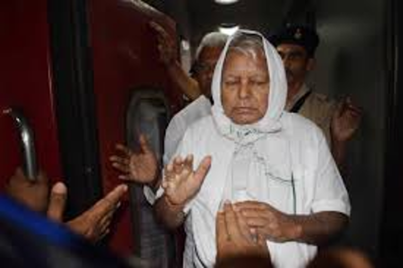 Lalu Prasad Yadav medical checkup in Kanpur Central Railway Station