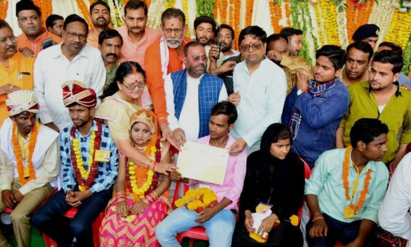 सामूहिक विवाह समारोह में शामिल हुए स्वामी प्रसाद, मोहम्मद अली जिन्ना की तारीफ