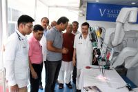 Hours of operation will be in a few minutes, demo of robotic surgery 