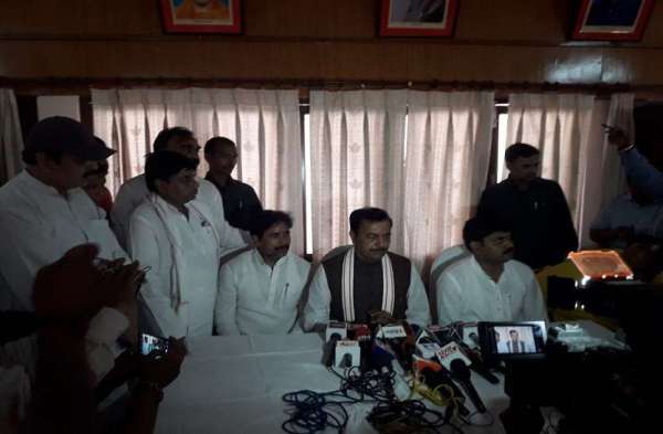 प्रेस कांफ्रेंस करके राहुल गांधी, अखिलेश यादव व मायावती पर साधा निशाना