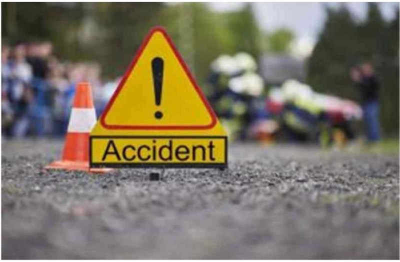 पिकअप बाइक टक्कर