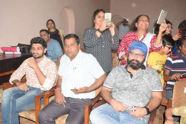 बच्चों ने दी प्रस्तुति, देखें इन तस्वीरों में