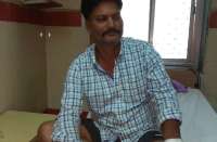 man firing one salesman ,try to loot in wine shop