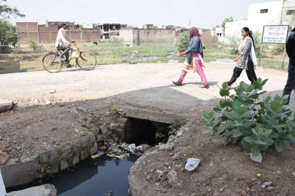 गर्मी में भी बरसात जैसे हालात, वार्ड नं.2 की दुर्दशा देखें इन तस्वीरों में