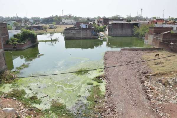 गर्मी में भी बरसात जैसे हालात, वार्ड नं.2 की दुर्दशा देखें इन तस्वीरों में