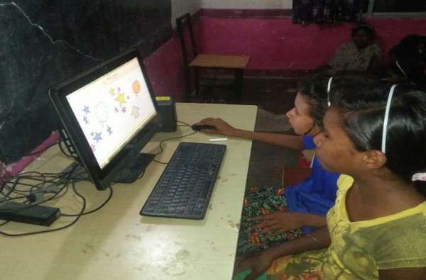 ग्रीष्मकालीन छुट्टियों में कस्तूरबा गांधी आश्रम की छात्राओं के लिए समर कैंप