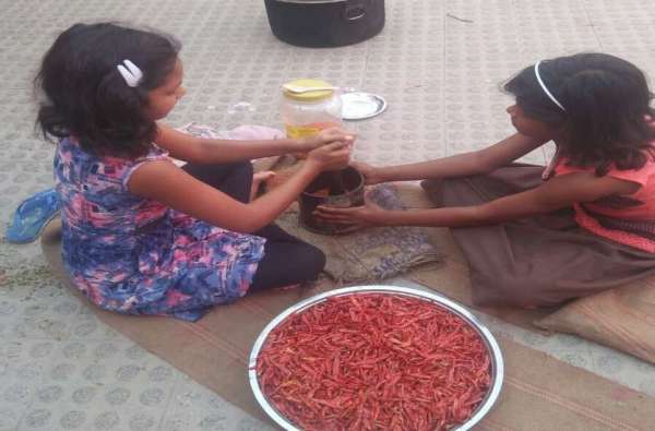 ग्रीष्मकालीन छुट्टियों में कस्तूरबा गांधी आश्रम की छात्राओं के लिए समर कैंप