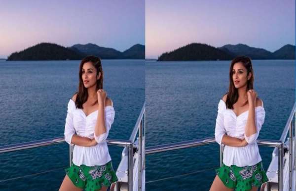 PICS : परिणीति की अंडर वाटर बिकनी फोटो हुई वायरल, इस तरह मछलियों संग कर रही हैं मस्ती