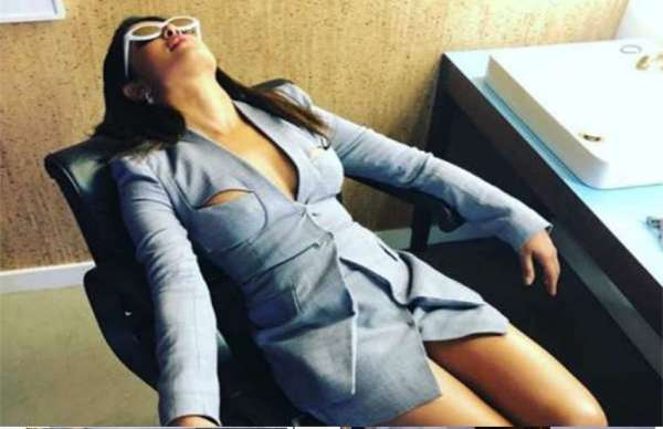 PICS : ऐसी जगह फटी थी प्रियंका की ड्रेस, देख आ जाएगी शर्म, लोगों ने कहा-अमरीकन हो गईं हैं देसी गर्ल