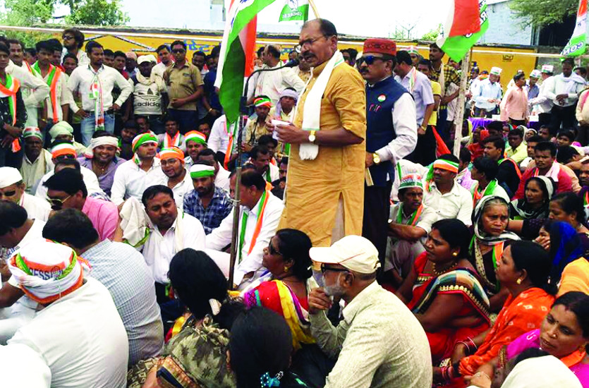 आठ सूत्रीय समस्याओं के निराकरण की मांग