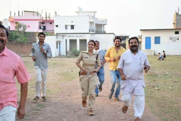 शिक्षक के घर में दिनदहाड़े चोरी, फोटो में देखिए किस तरह फॉरेंसिक टीम ने जुटाए साक्ष्य