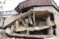 dilapidated building collapsed in satna madhya pradesh