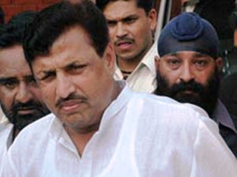 फर्जी नाम-पता दिखाकर हासिल किए था लाइसेंस डीएम ने रद्द कर आमद के दिए निर्देश