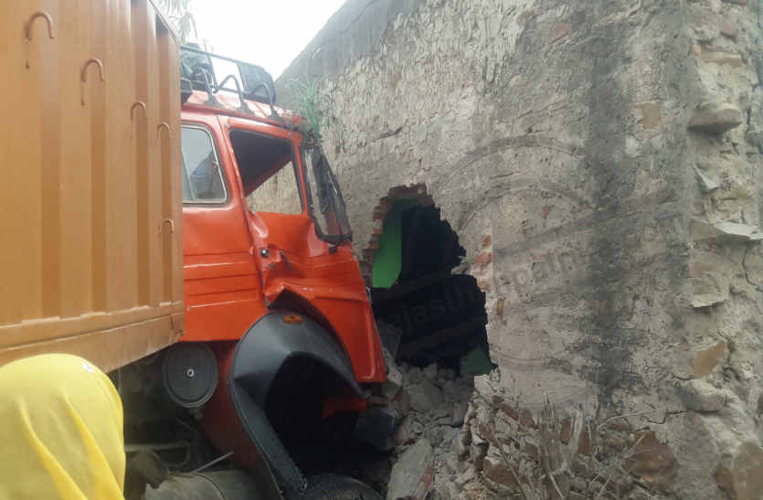 Road accident in bhilwara