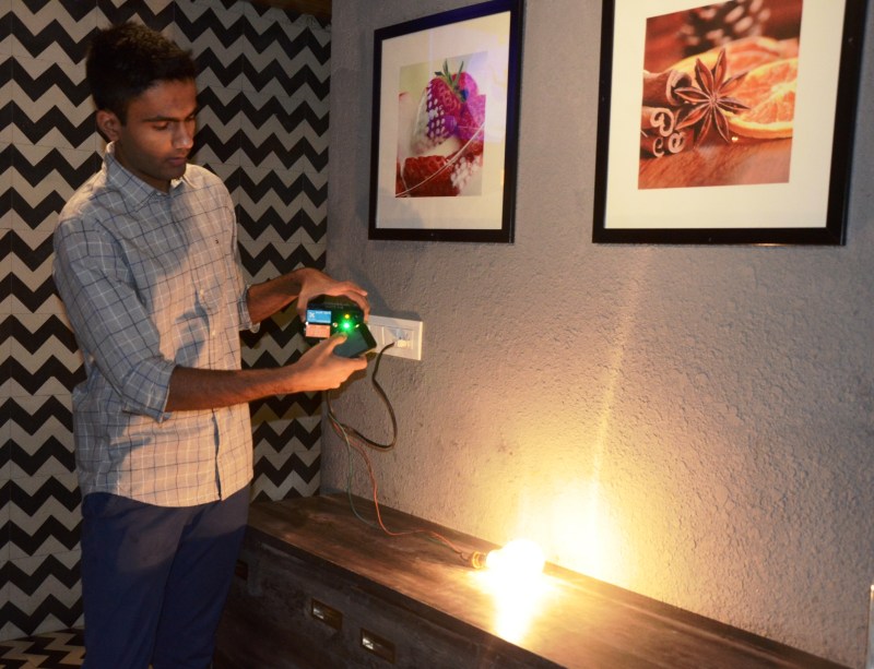 ईशान अपने इनवेंशन के साथ