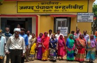 वृद्धा पेंशन व शौचालय निर्माण की राशि